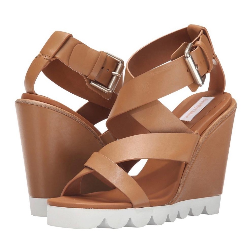 LEATHER TINY WEDGE SANDAL